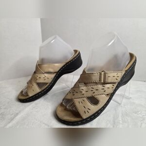 Clarks Bendables Womens Sandals Adj Strap Tan Slides Size 8.5